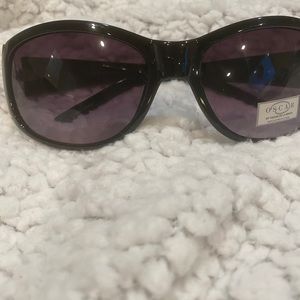 NWOT Oscar De La Renta Sunglasses